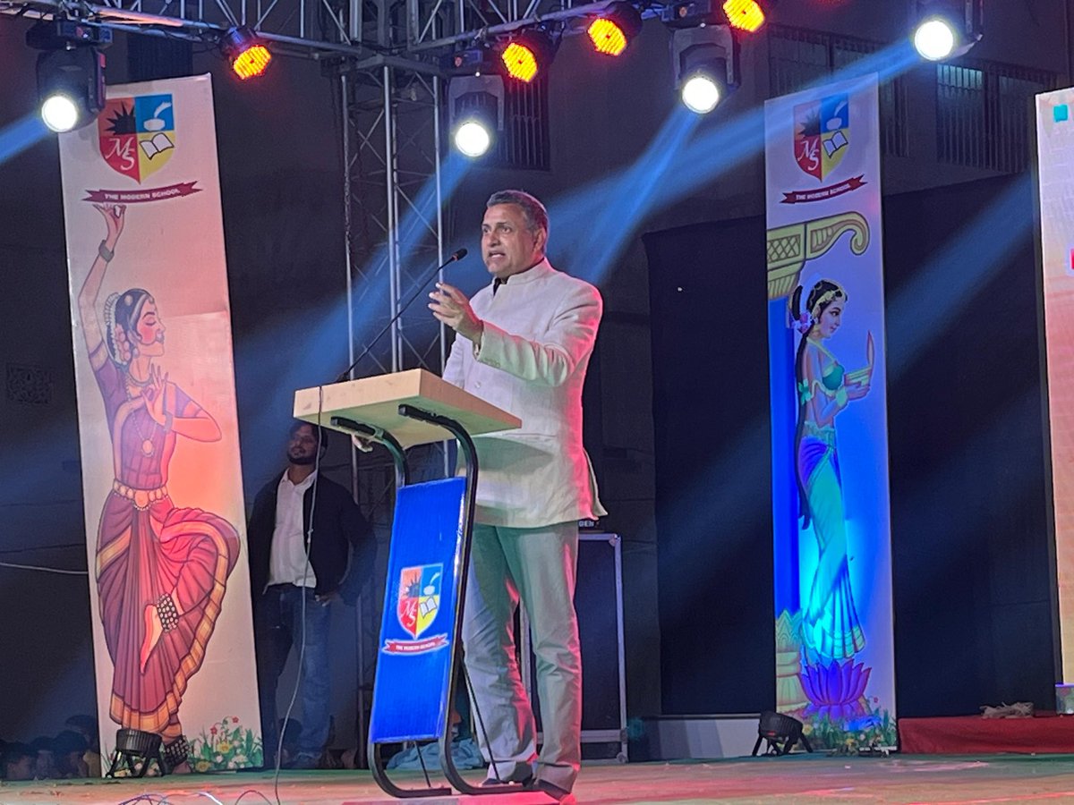 _Sudhaker_singh's tweet image. कल कैमूर जिला के भभुआ स्थित द मॉडर्न स्कूल द्वारा आयोजित वार्षिक समारोह में शामिल हुए…