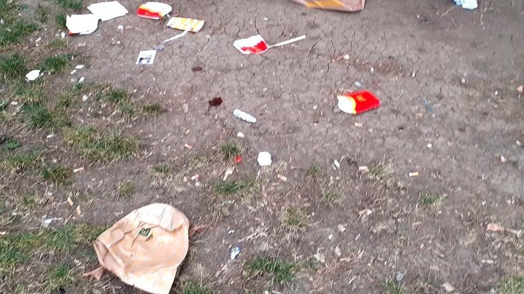 Rifiuti abbandonati nel parco. Biancani: "Lasciamoli lì": Chi sporca e imbratta avrà vita non facile se il sindaco Andrea Biancani andrà dritto – come ha promesso – per arginare il triste fenomeno del degrado urbano. Biancani si è davvero… dlvr.it/TPJM78 ▶ ⤵️