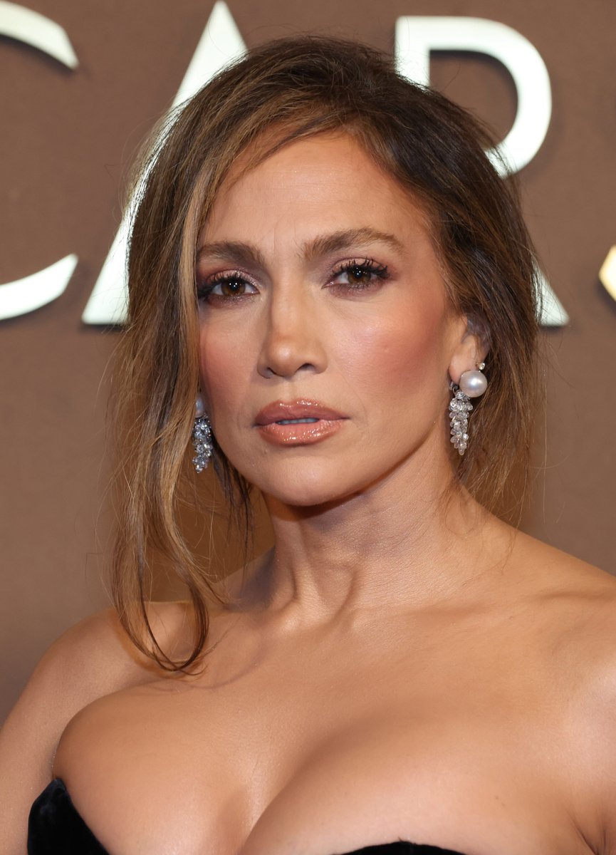 #JenniferLopez  - 16th Governors Awards, Arrivals, Los Angeles, California, USA - 16 Nov 2025 X24

hqcelebcorner.net/index.php?thre…