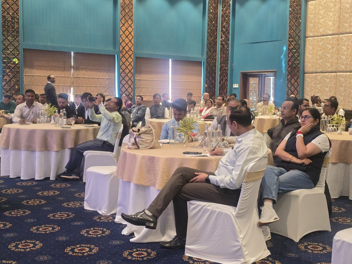 ChhattisgarhABC's tweet image. District &amp;amp; IEC Consultants from across Chhattisgarh come together for a two-day Human-Centred Design training to strengthen ODF+ behaviours. Learning to understand people, design with them, and create cleaner villages.
#swacchbharatmission
#HumanCenteredDesign

@MoHFW_INDIA…