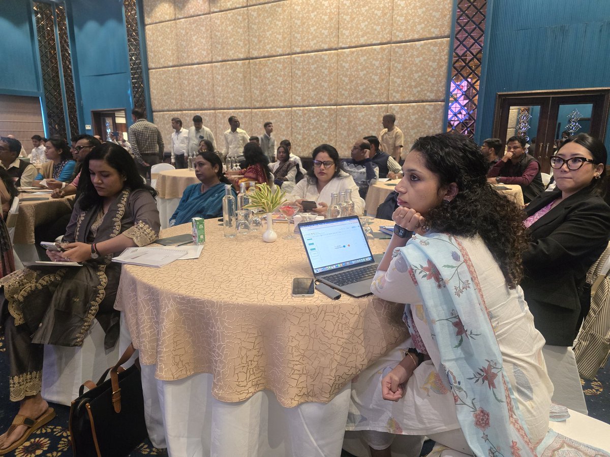 ChhattisgarhABC's tweet image. District &amp;amp; IEC Consultants from across Chhattisgarh come together for a two-day Human-Centred Design training to strengthen ODF+ behaviours. Learning to understand people, design with them, and create cleaner villages.
#swacchbharatmission
#HumanCenteredDesign

@MoHFW_INDIA…