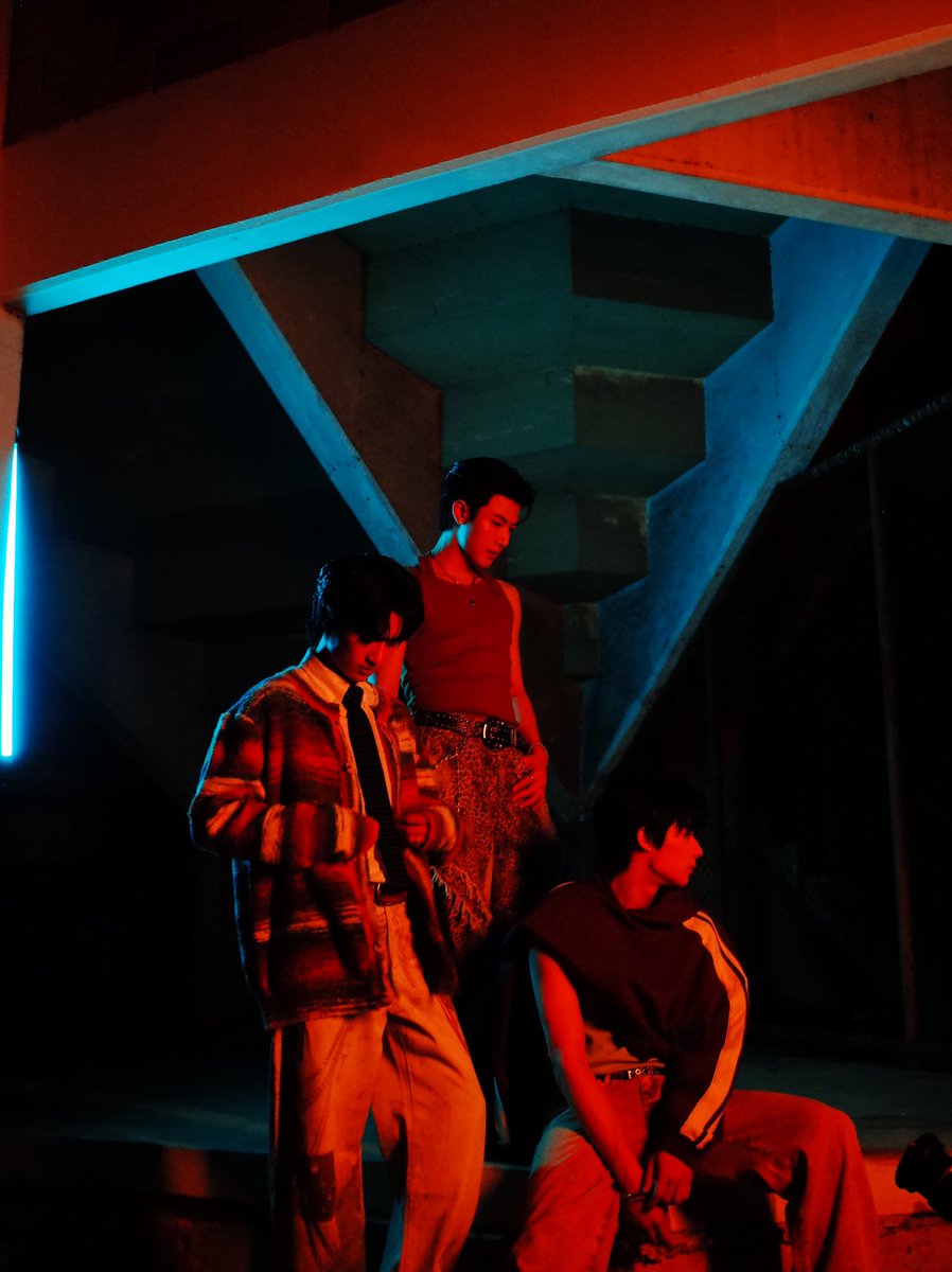 VVV_theofficial's tweet image. ตัวปัญหา (Envy) BTS PHOTO DUMP! 
OFFICIAL MV OUT NOW 

go check it out on YT: VVV 

#VVV_ตัวปัญหา #VVV_TRIPLEV 
#JUNIOR_VV #JEEWATH_VVV #JANUS_VVV
#WhoopMusic #Whattheduckmusic