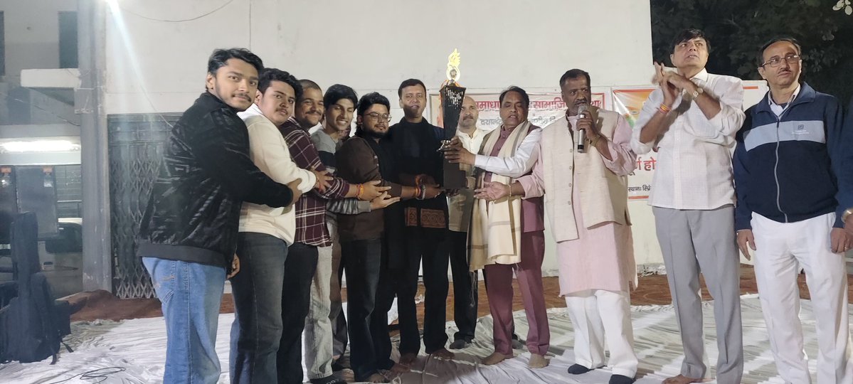 MlcSuresh's tweet image. दयानंद पार्क, शालीमार गार्डन, साहिबाबाद में आयोजित वंदे मातरम् के 150 वर्ष होने पर भव्य महोत्सव आयोजन में शामिल होकर मन गौरव और राष्ट्रीय भावनाओं से भर उठा।
वंदे मातरम् सिर्फ एक गीत नहीं, बल्कि हमारे राष्ट्र की आत्मा, संघर्ष और स्वतंत्रता का प्रतीक है।
#Sureshkashyap