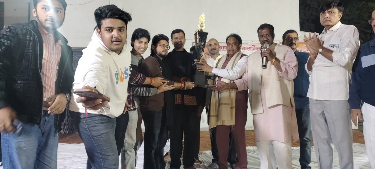 MlcSuresh's tweet image. दयानंद पार्क, शालीमार गार्डन, साहिबाबाद में आयोजित वंदे मातरम् के 150 वर्ष होने पर भव्य महोत्सव आयोजन में शामिल होकर मन गौरव और राष्ट्रीय भावनाओं से भर उठा।
वंदे मातरम् सिर्फ एक गीत नहीं, बल्कि हमारे राष्ट्र की आत्मा, संघर्ष और स्वतंत्रता का प्रतीक है।
#Sureshkashyap