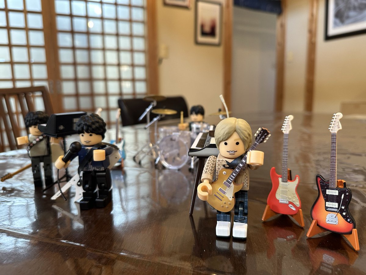 色々揃ってご機嫌の月曜日😆💕
あと🎷が欲しい所😆💕
#Official髭男dism 
#Perldrum
#Fender
#ガシャポン