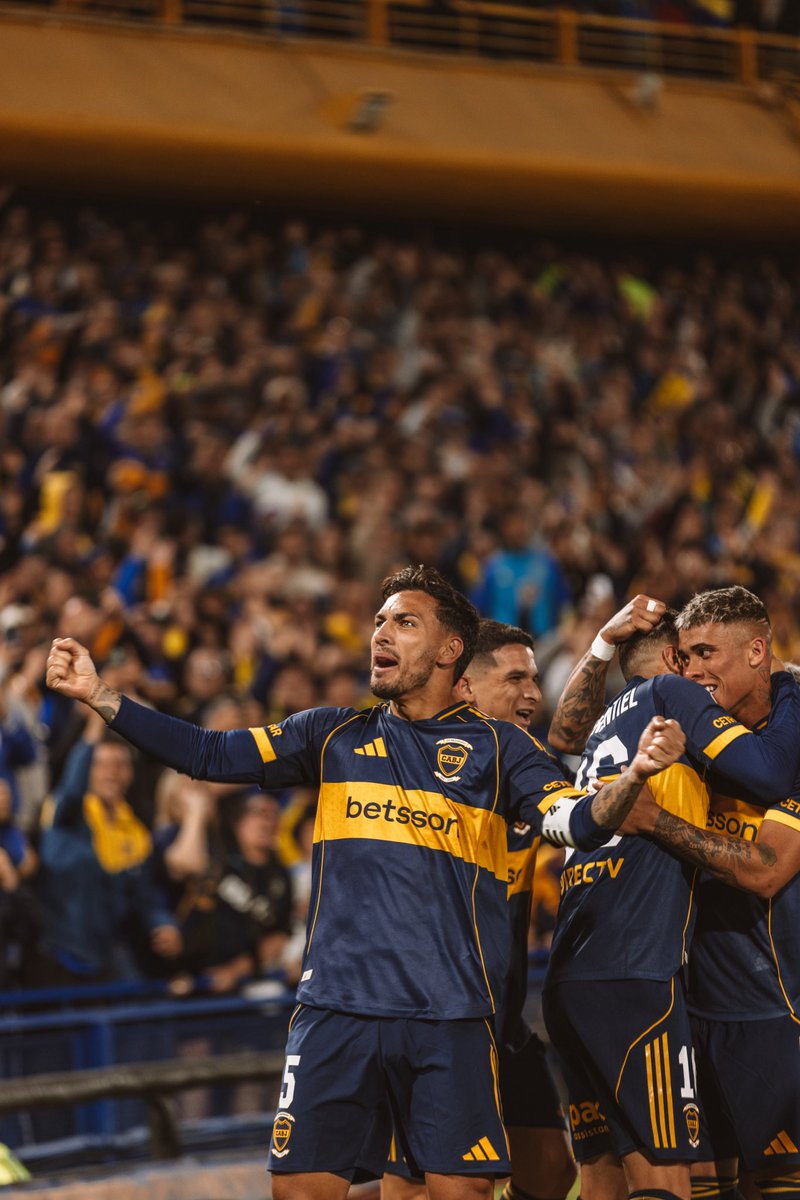 lachinasanjuann's tweet photo. Y BOCA VA, de la mano de este señor que juega un poquito al fútbol. GRACIAS POR VOLVER LEANDRO https://t.co/EfO0kfN3Zu