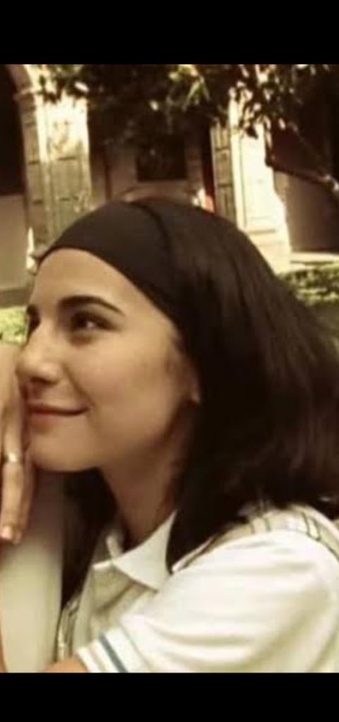 Él trabaja mañana | Ella tiene puente