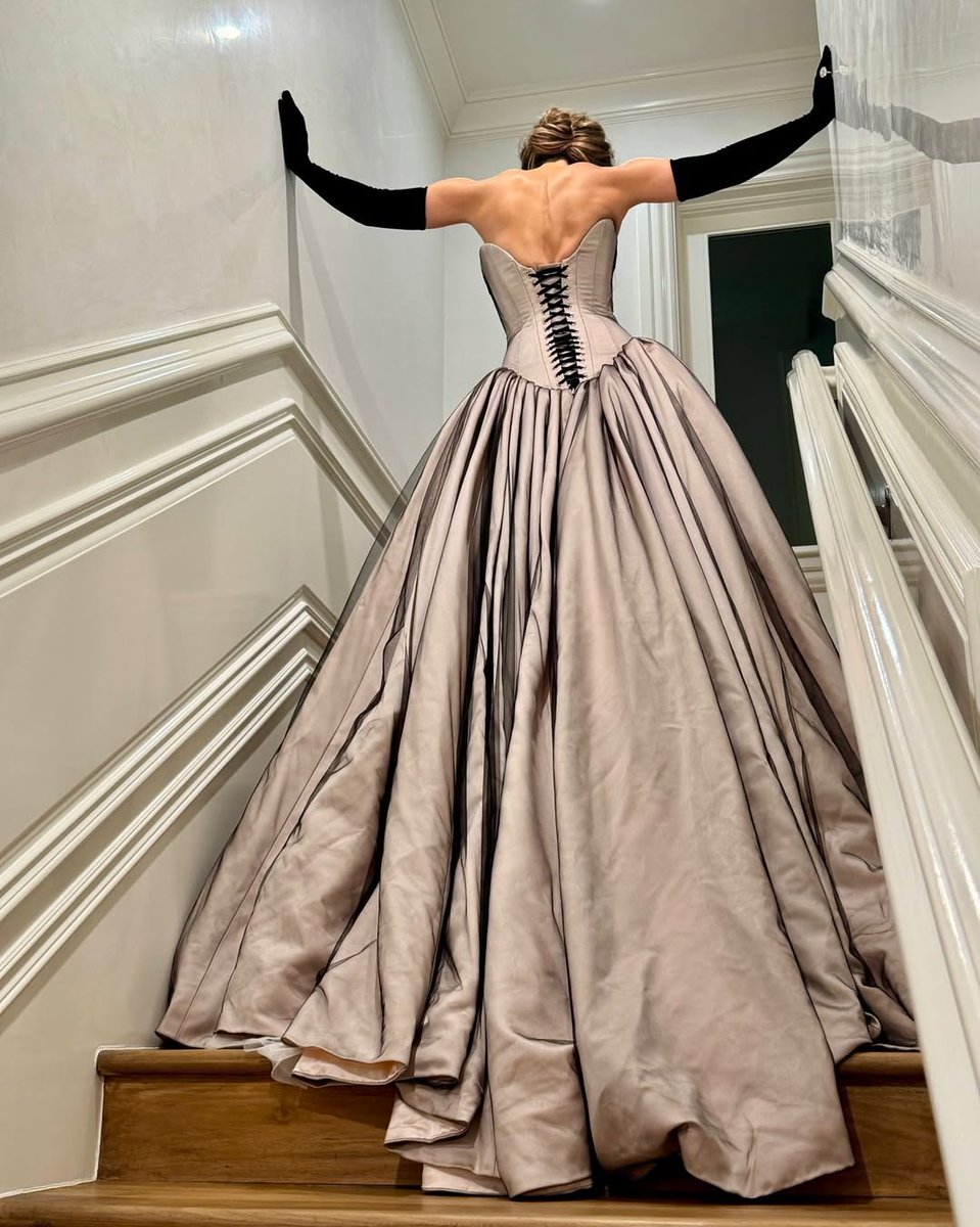 JLopezUpdate2's tweet image. Jennifer Lopez for the 2025 Governors Awards.