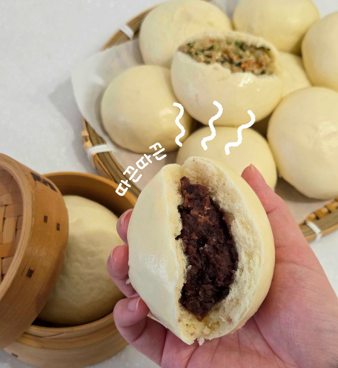 otoki_daily's tweet image. #EVENT
아 오뚜기 신제품
발효증숙 단팥호빵·야채호빵
하나도 기대 안된다

발효·증숙해서 더 퐁신하고 쫄깃한 데다가
7가지 야채랑 돼지고기가 듬뿍 들어가 있고
미니 호빵도 아닌 90g 왕호빵이라 완전 통통하게
알차서 겨울에 호호 불어먹기 딱인데
하나도 기대 안된당 ㅋㅎ

RT+팔로우=추첨을 통해…