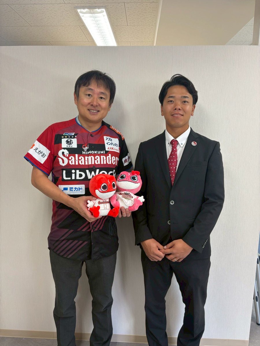 KpbProject's tweet photo. 《2025シーズン御礼訪問》
オフィシャルスポンサー
#アイティ・ナイス宅建株式会社 様
今シーズンの御礼に伺い、
🔴#大﨑太貴 野手総合コーチ兼任選手
がご挨拶をさせていただきました。
今シーズン ご支援・ご声援をありがとうございました。
#火の国サラマンダーズ
#Grabagain https://t.co/BSuJRHrlib
