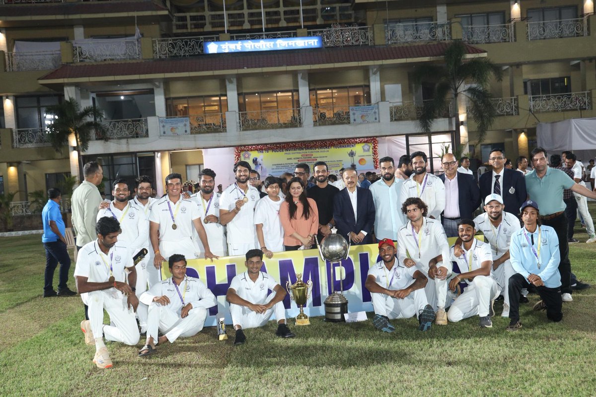 ajinkyarahane88's tweet image. Honoured to be part of the felicitation ceremony at the 78th Police Invitation Shield Cricket Tournament alongside the @CPMumbaiPolice Deven Bharti ji and @MumbaiCricAssoc President Ajinkya Naik.