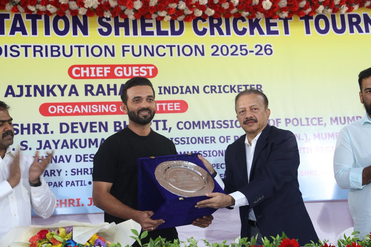 ajinkyarahane88's tweet image. Honoured to be part of the felicitation ceremony at the 78th Police Invitation Shield Cricket Tournament alongside the @CPMumbaiPolice Deven Bharti ji and @MumbaiCricAssoc President Ajinkya Naik.