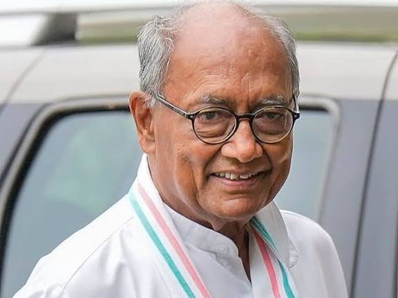 RavinderKapur2's tweet image. BREAKING 🚨 

BOLD STATEMENT 🎯 👏 

&quot;Those who manipulated EVMs will be caught one day. 

They will be sentenced to death for treason.&quot;

- Digvijay Singh