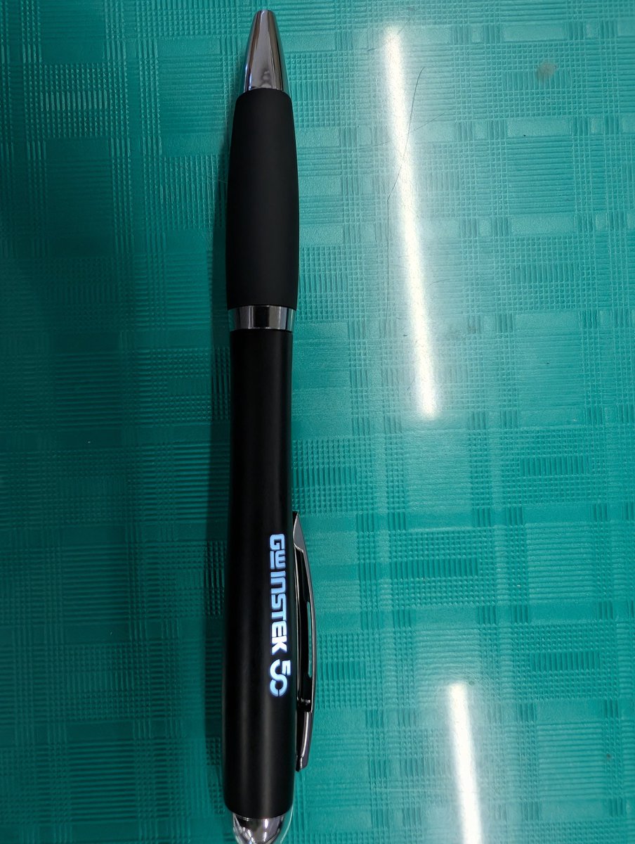 TexioTech's tweet image. 親会社より届いた販促品のボールペン、なんとロゴが光る！ボールペンとして無意味な機能が逆に面白い（笑）