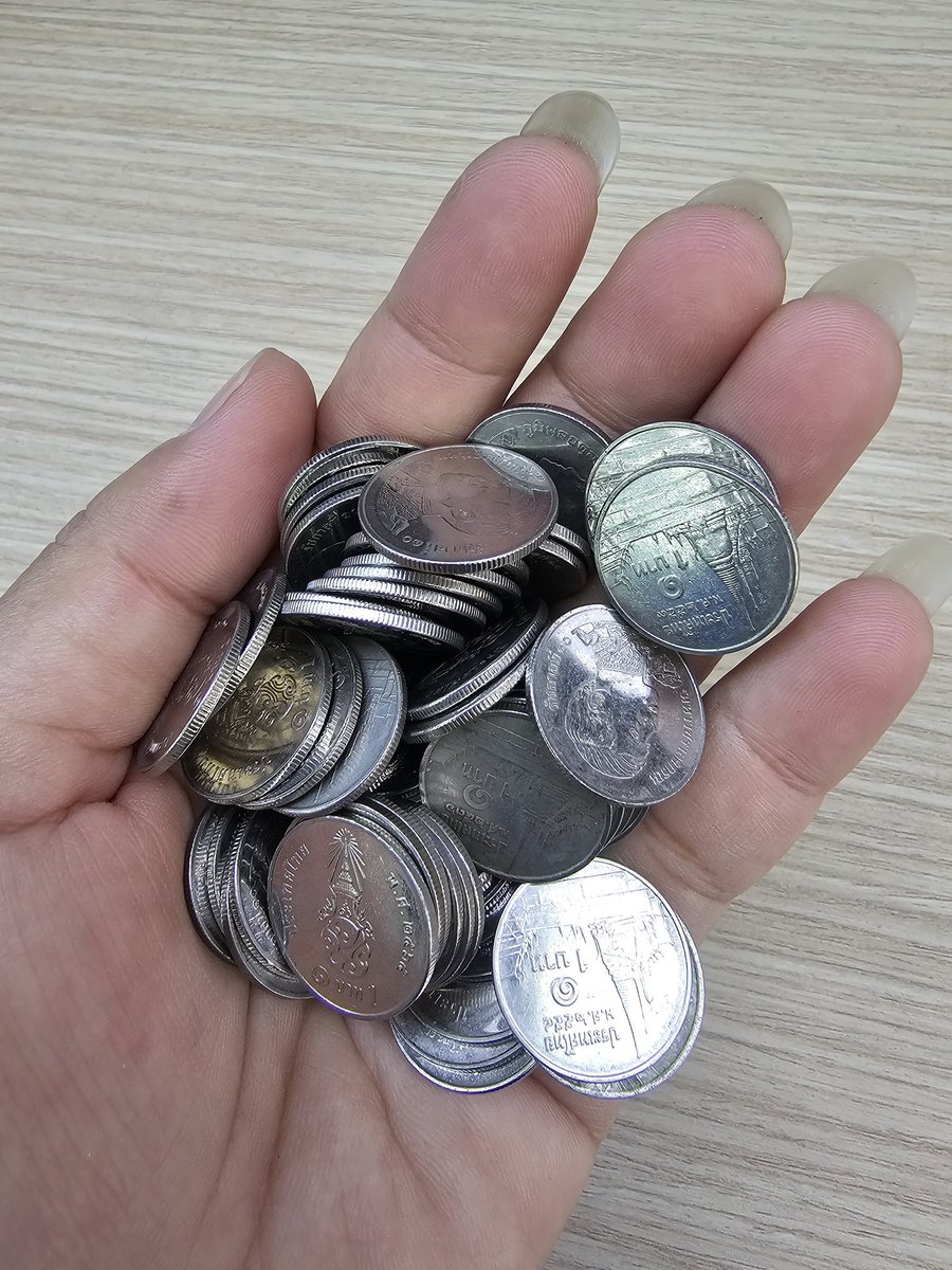 เหรียญบาทล้วน เงินซื้อชาไทย😅
#ชาไทย #ชาสีส้มเข้ม
#ชาไทยที่ทำจากเครื่องกรองแรงดันสูง
#ชาไทยอ่ะแกที่ทำจากเครื่องกรองที่ไม่ใช่กรองจากถุงกรองชายาวๆน่ะ
#ชาไทยไม่ใช่อาหารชาไทยคือชีวิต