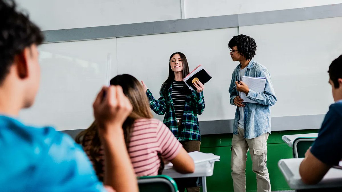 Standout_Essay's tweet image. Maintaining a Tight-Knit Classroom Throughout the School Year.
Strategies to build trust, foster collaboration, and keep students engaged from day one to the last. 📚✨
edutopia.org/article/classr…
#ClassroomCommunity #TeachingTips #StudentEngagement