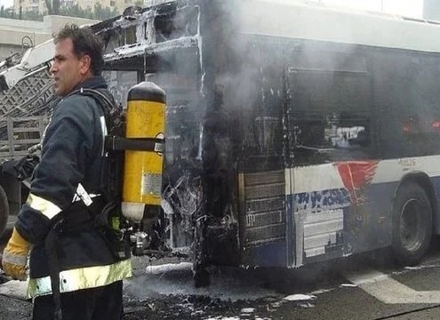 सऊदी अरब में दर्दनाक सड़क हादसा 42 भारतीयों के मौत की खबर।

हादसा उस वक्त हुआ जब मक्का से मदीना जा रही एक यात्री बस और डीजल टैंकर की भीषण टक्कर हो गई।

बस में सवार सभी भारतीय यात्री उमरा की धार्मिक यात्रा पूरी कर मदीना की ओर जा रहे थे।

मृतकों में ज्यादातर श्रद्धालु हैदराबाद के