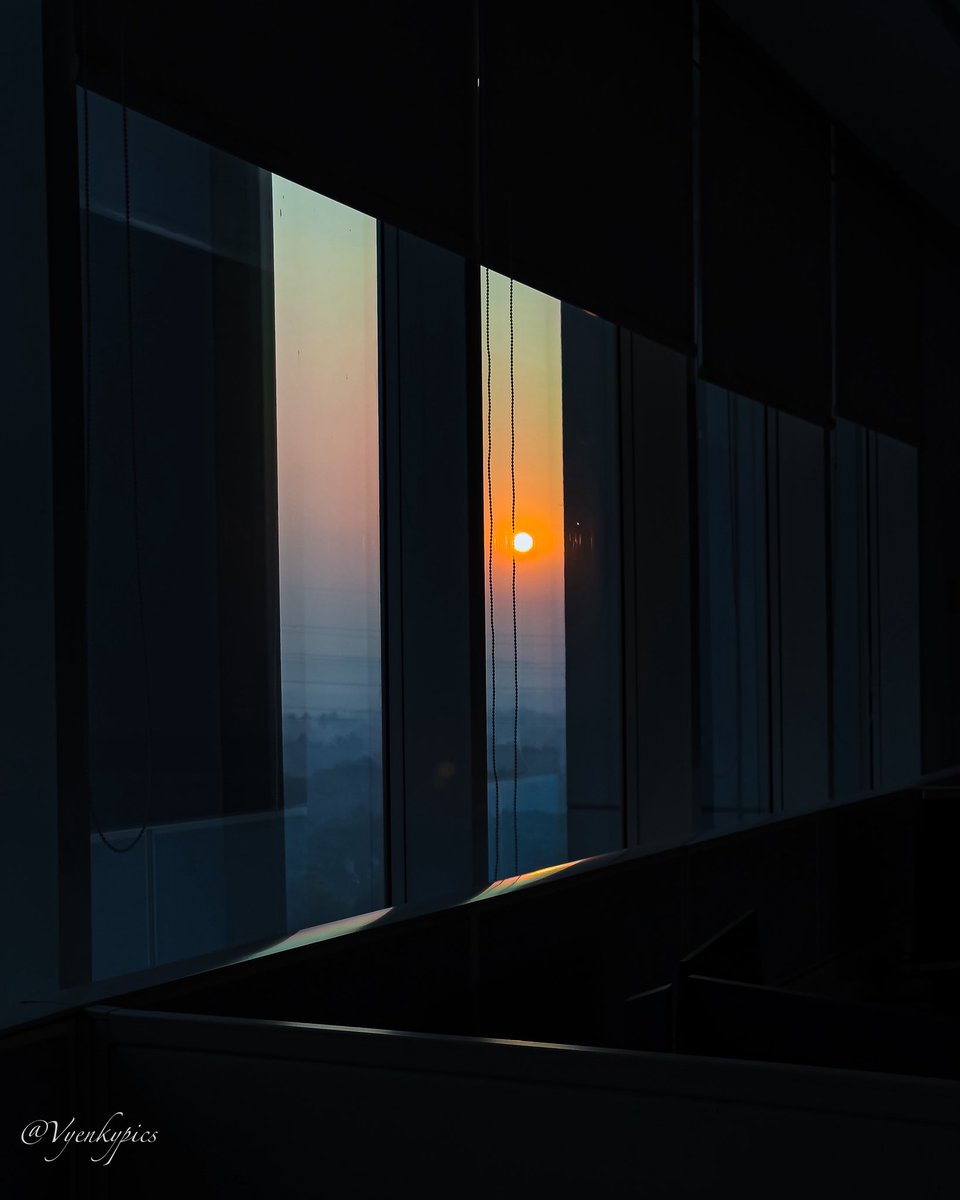 Today's Photography Challenge is: THROUGH A WINDOW
QP or share your favorite view through a window or windows.

#Vyenkypics