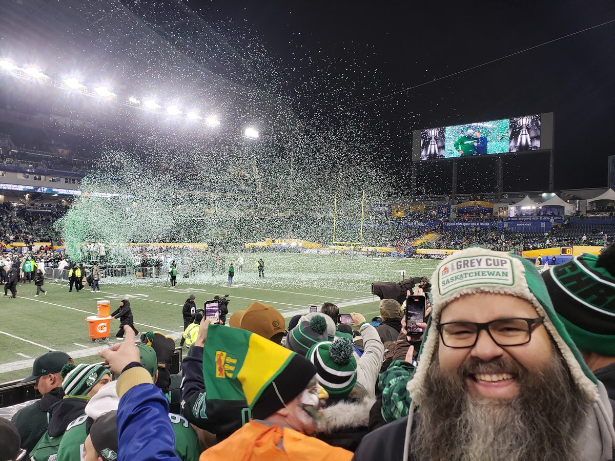 Travis_Currah's tweet image. Who the heck kept cutting onions in Winnipeg?

#riders #greycup #cfl #bel13ve