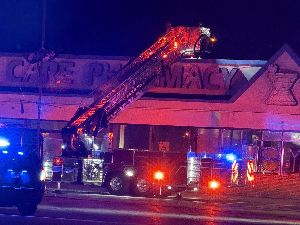 Rochnhscanner's tweet image. Rochester Fire responded to a small fire on the roof of the former Care Pharmacy building at 161 South Main St. Crews checked the area and the scene was secured.
#RochesterNH #NHFire #ScannerAlerts #SouthMainSt #RochesterFire