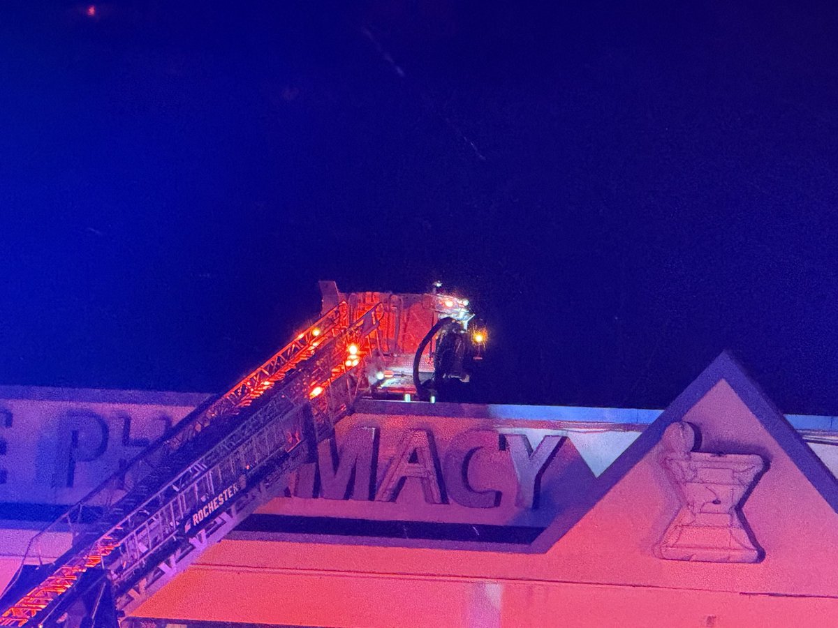Rochnhscanner's tweet image. Rochester Fire responded to a small fire on the roof of the former Care Pharmacy building at 161 South Main St. Crews checked the area and the scene was secured.
#RochesterNH #NHFire #ScannerAlerts #SouthMainSt #RochesterFire