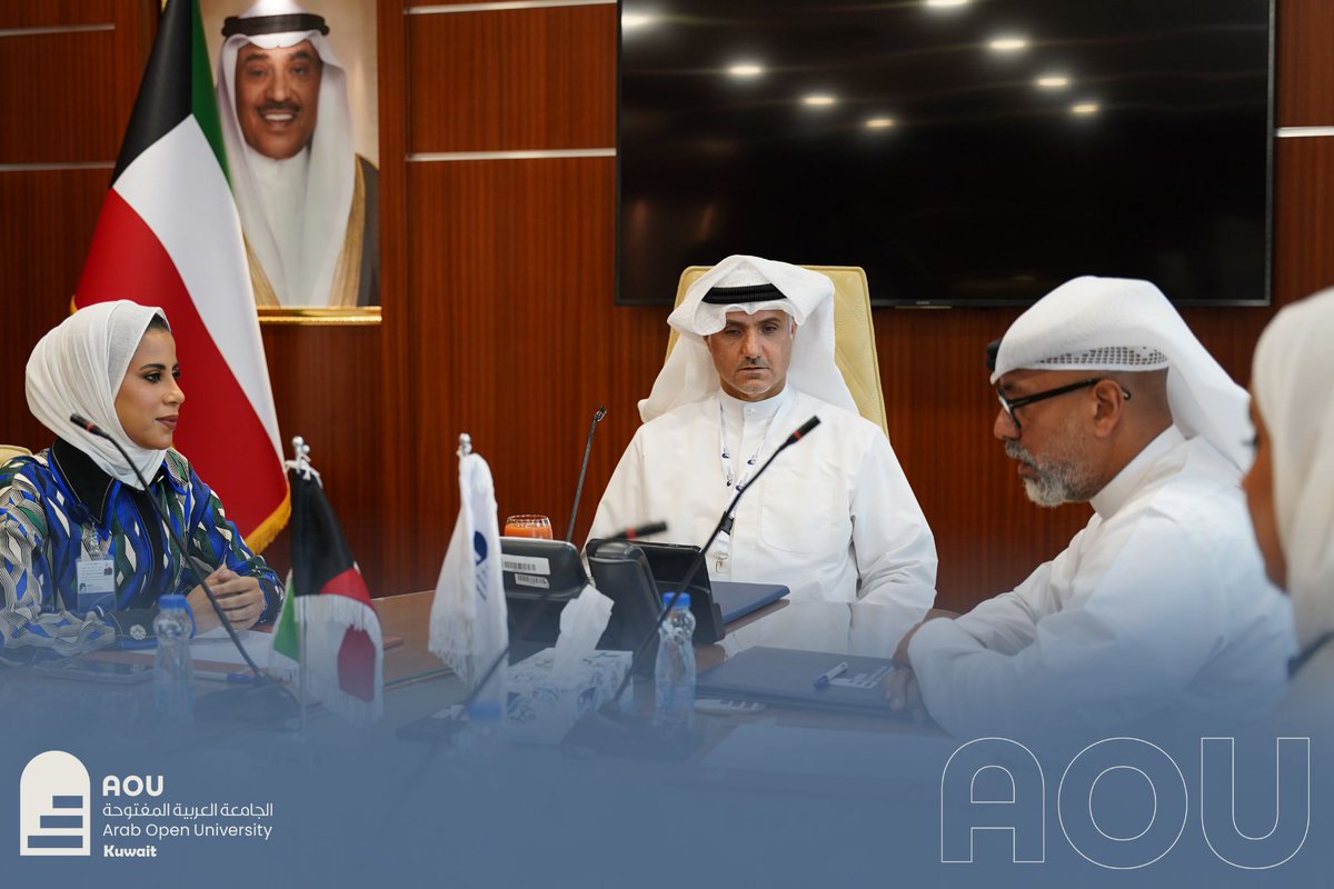 aou_KWT's tweet photo. وقّعت الجامعة العربية المفتوحة في الكويت اتفاقية تعاون مع حاضنة "إيكو" المتخصصة في الابتكار البيئي والطاقة المتجددة، بهدف دعم الاستدامة وتطوير حلول لمعالجة النفايات الإلكترونية وتعزيز مشروعات الطاقة النظيفة.
وقّع الاتفاقية كلٌّ من جاسم محمد العبوة ممثلًا لـ"إيكو"، والدكتور صلاح صالح الحمادي ممثلًا للجامعة، الذي أكد أن الشراكة ستوفر برامج تدريبية وبحثية مشتركة، وتُمكّن الطلبة ورواد الأعمال من تحويل أفكارهم إلى مشاريع بيئية مبتكرة ذات أثر ملموس.
#الكويت 
#Kuwait