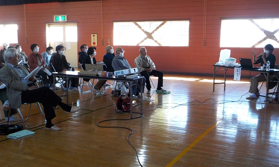 末崎地区「長寿大学」
11月17日、岩手県立大船渡病院　皮膚・排泄ケア認定看護師　佐藤由美子さんによる「皮膚・排泄ケア」を開催。乾燥肌の予防法、尿トラブル対策などについて学習。「肌の保湿を心がけたい」「失禁ケア用品の種類や使い方が分かった」などの感想がありました。
#公民館 #大船渡