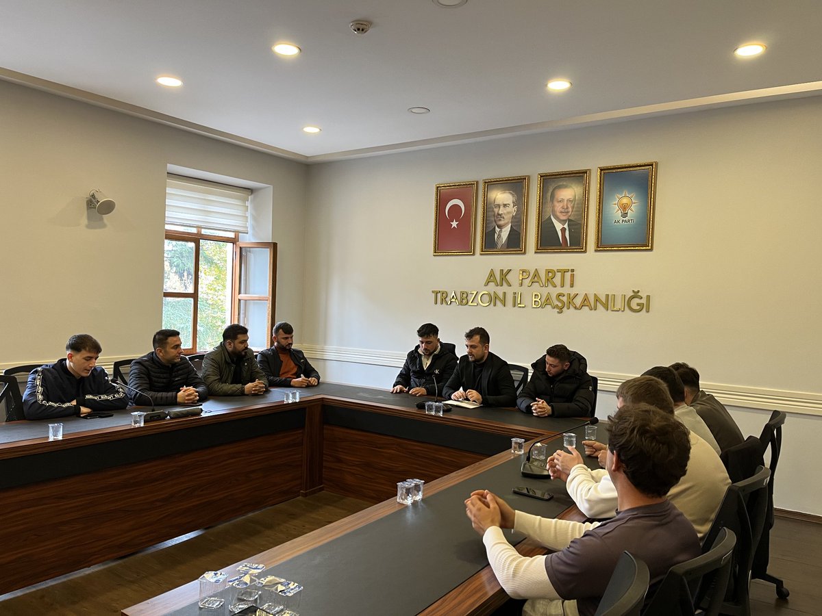 TrabzonSecmen61's tweet photo. İlçe başkanlarımızla bir araya geldik, Yeni Seçmen çalışmalarımızı masaya yatırdık.
Güçlü teşkilat, güçlü gelecek!
Hedef 2025–2028 vizyonuna genç enerjiyle tam destek. #trabzonyenisecmen #yenisecmen #yenisecmengm #Trabzon https://t.co/j3GrDJ8igE