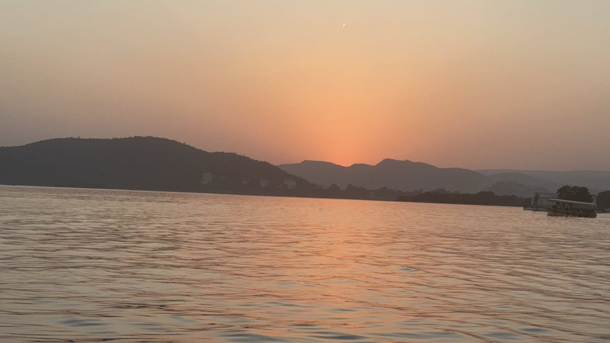 PawanJAndroid's tweet image. Day 23 — #BuildInPublic
Back after a short break and diving in again ⚡

Today’s focus: finishing FCM on Android — permissions, device tokens, background message handling, and real-time updates for expenses/balances.
👉 splityaar.in

#Android #Kotlin #JetpackCompose