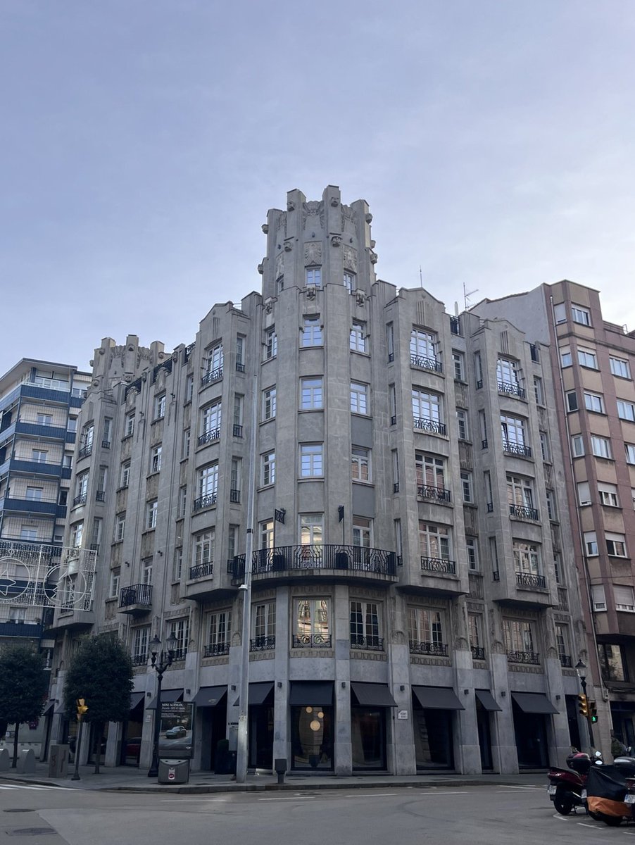 alicesilverpol's tweet photo. Un paseo por el Art Déco de Gijón https://t.co/cBeUfMKgqA