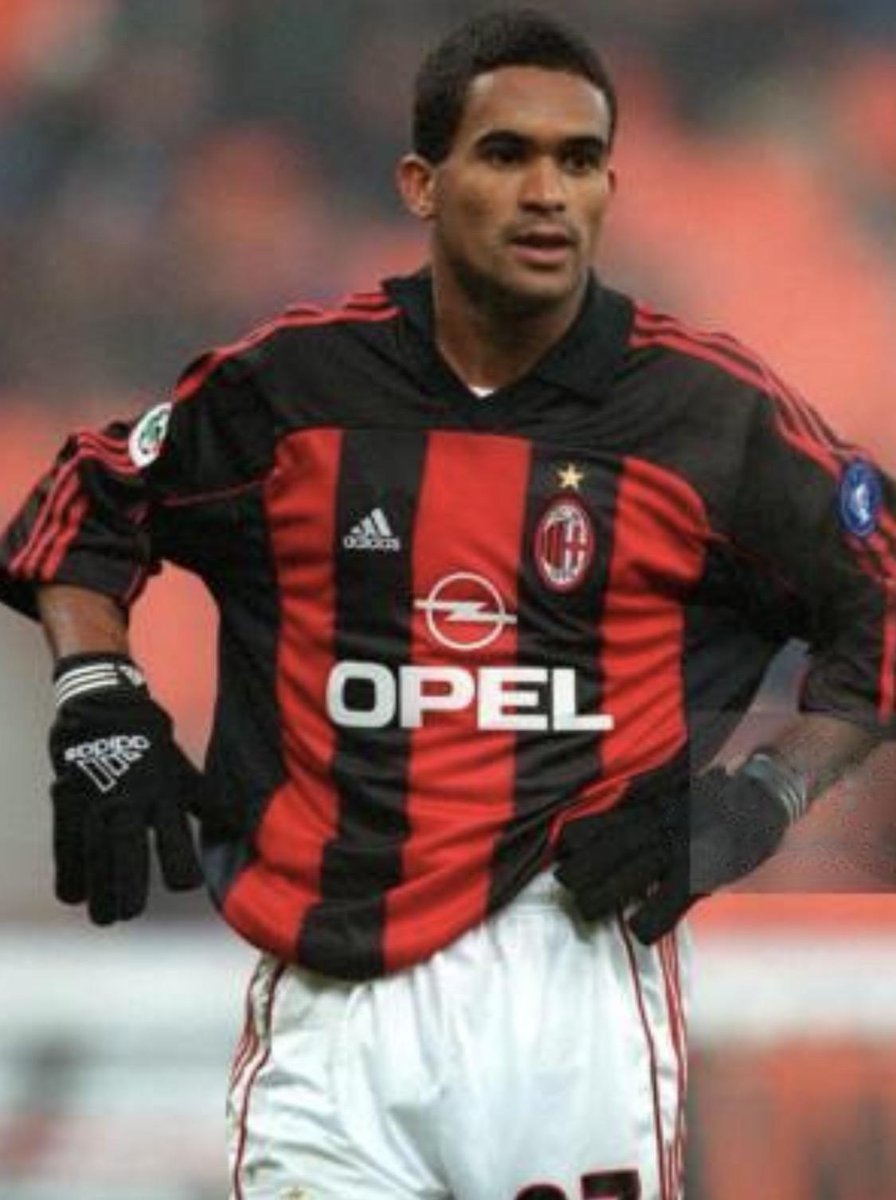 DavidCo89272207's tweet image. Espectacular pack de guantes personalizados creados por @BohemioI81892 para #PES2001 ,un nuevo toque exclusivo para el parche. Ponerse en contacto con el el que lo quiera ya. ko-fi.com/el_doblas/shop