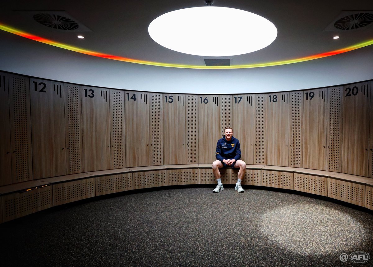 Hawthorn skipper James Sicily gets acquainted with the Hawks new digs at Dingley today ✨