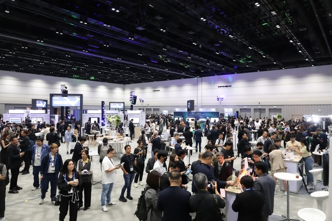 HPE_APAC's tweet image. Innovation happens when technology meets real-world challenges. 
At #HPEDiscover More AI Southeast Asia 2025, our customers showcased how AI, hybrid cloud, and data-driven solutions are transforming their businesses. 
From demos to insightful booth discussions, every exchange…