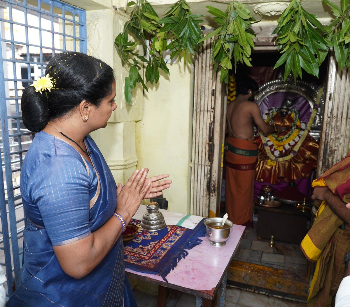 Rajesh_Wgl's tweet image. జమలాపురం శ్రీ వెంకటేశ్వర స్వామిని దర్శించుకుని ప్రత్యేక పూజలు చేసిన తెలంగాణ జాగృతి అధ్యక్షురాలు కల్వకుంట్ల కవిత గారు.

#JagruthiJanamBaata