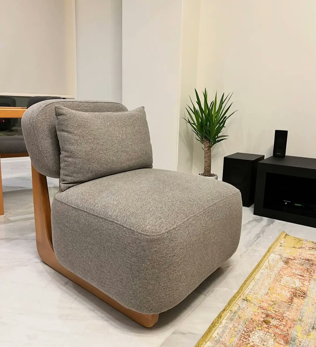 reWork_Interior's tweet image. Rise and shine! Sofas that hug you back – my recommendation for the season Fabric or leather? Commet below! 🛋️
 #SofaStyles #sofaseries