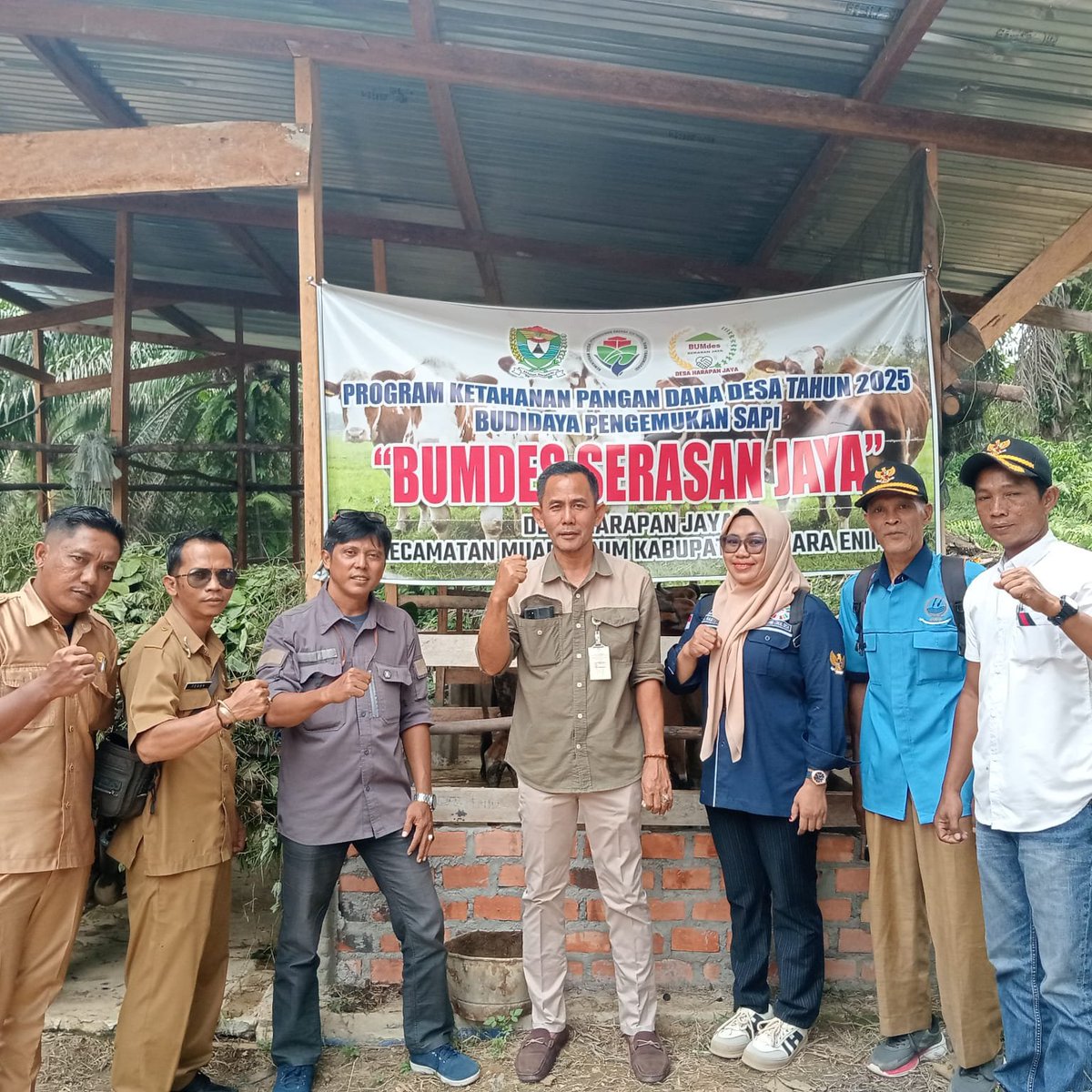 SaSofyan's tweet photo. Gotong Royong Membangun Desa; wujud nyata kerja kolaboratif semua pihak dalam Membangun Bangsa

#TerimaKasihYandriSusanto
#SelamatkanDesaDariNarkotika
#DesaBersinar
#DesaGotongRoyong

@prabowo
@YandriSusanto27
@ArizaPatria https://t.co/jmeuNdWMO0