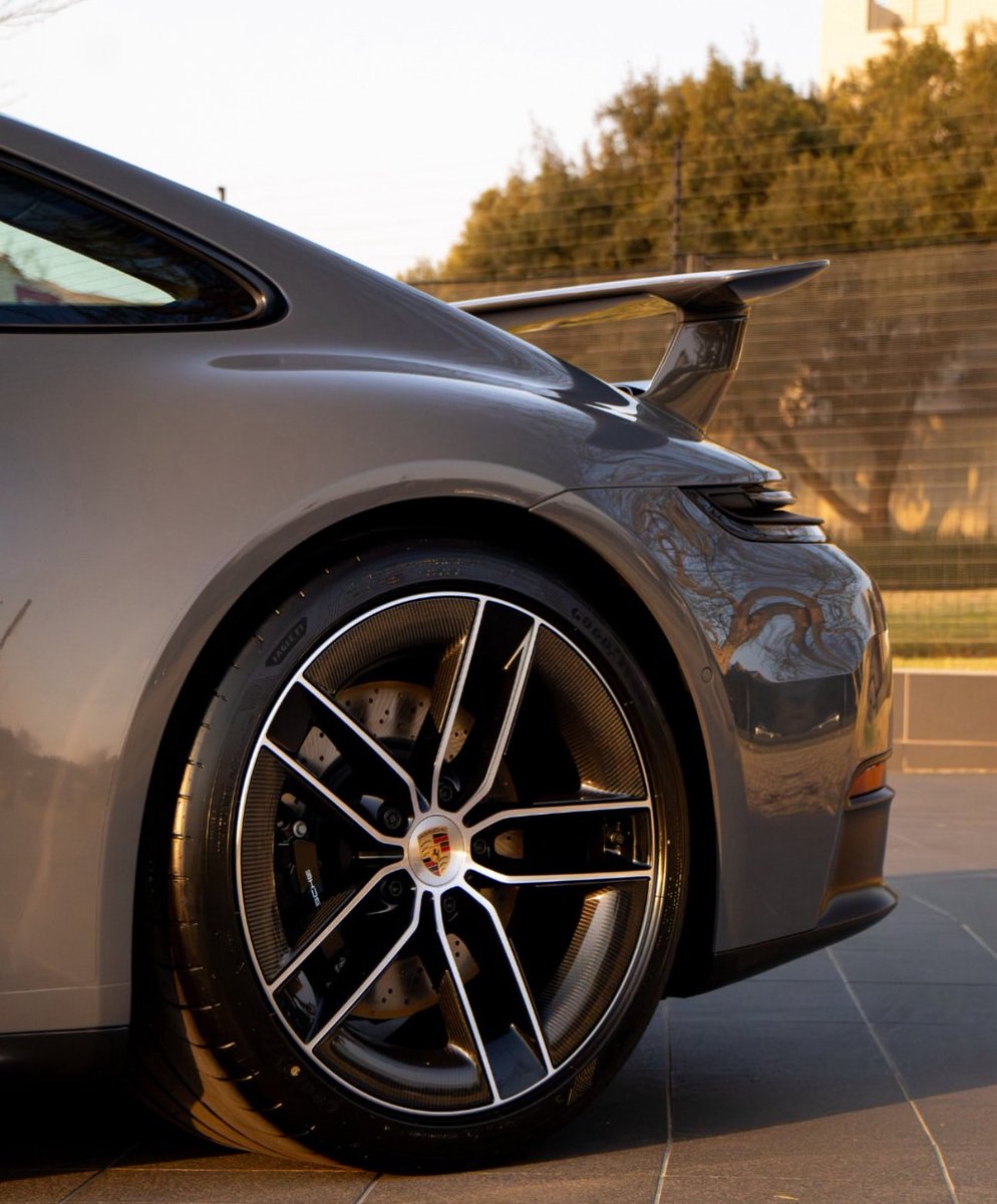 The Porsche 911 (992.2) looks absolutely stunning!