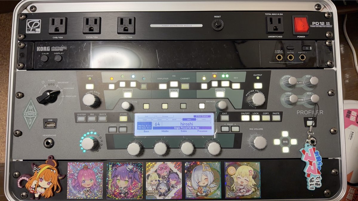 EVA_EMIS's tweet image. 同じバンドのKEMPERギターシステム。店頭でBB-30Vだけをセンドリターンに入れた時の迫力を増したリグサウンドと空間系の劇的変化に驚いて即導入下さいました。SSPH-HG2 Hi-Zを初めて使った時はライブ後に対バンからKEMPERのシステムについて色々質問されたそうです。そういう話聞くと嬉しいですね。