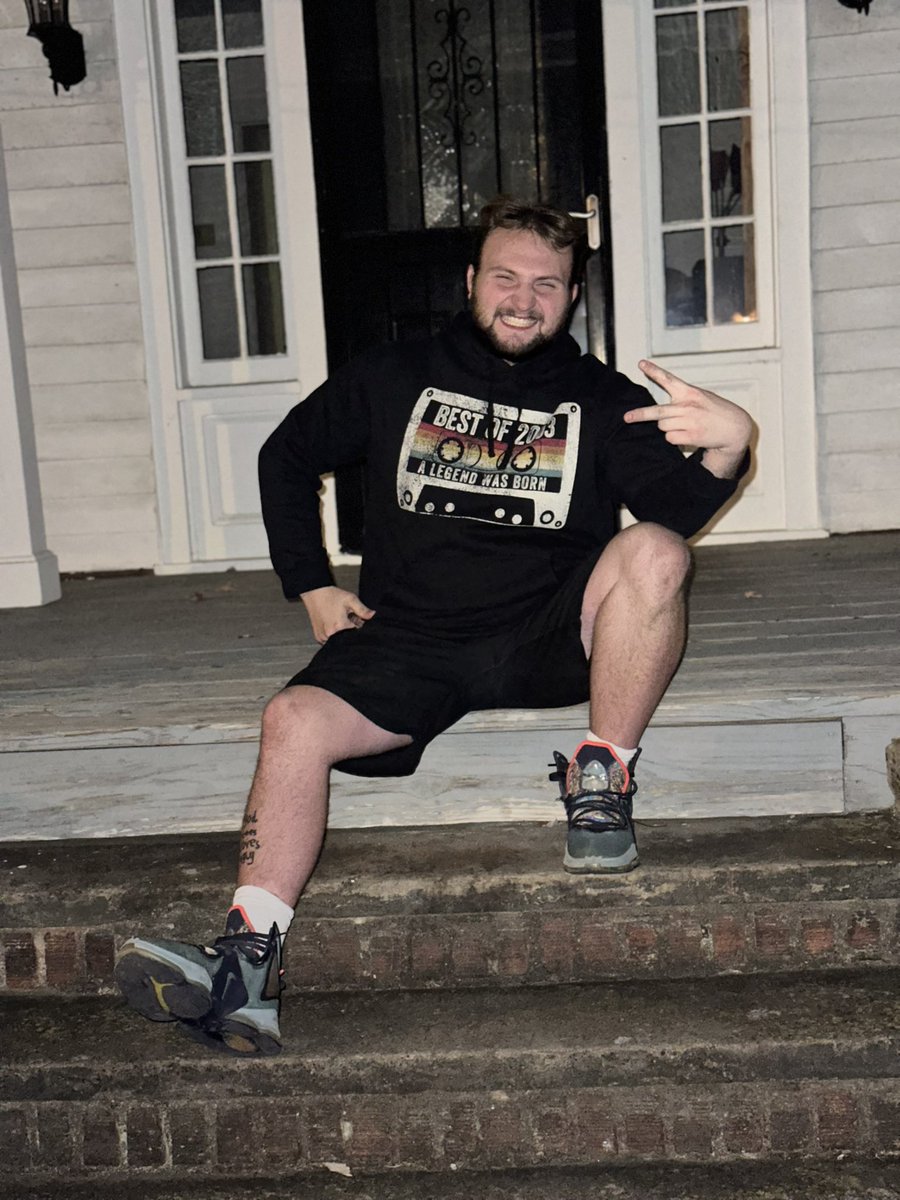 22 never felt so ALIVE!! 🔥🎂🥳 something something joyous day, something something cake and presents 😅🤟🏻