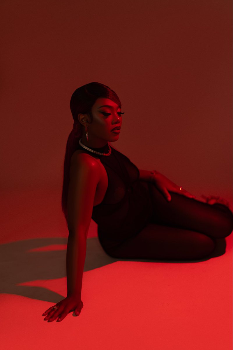 lollaablackwell's tweet photo. RED ROOM ❤️ https://t.co/dzEA07GOxm