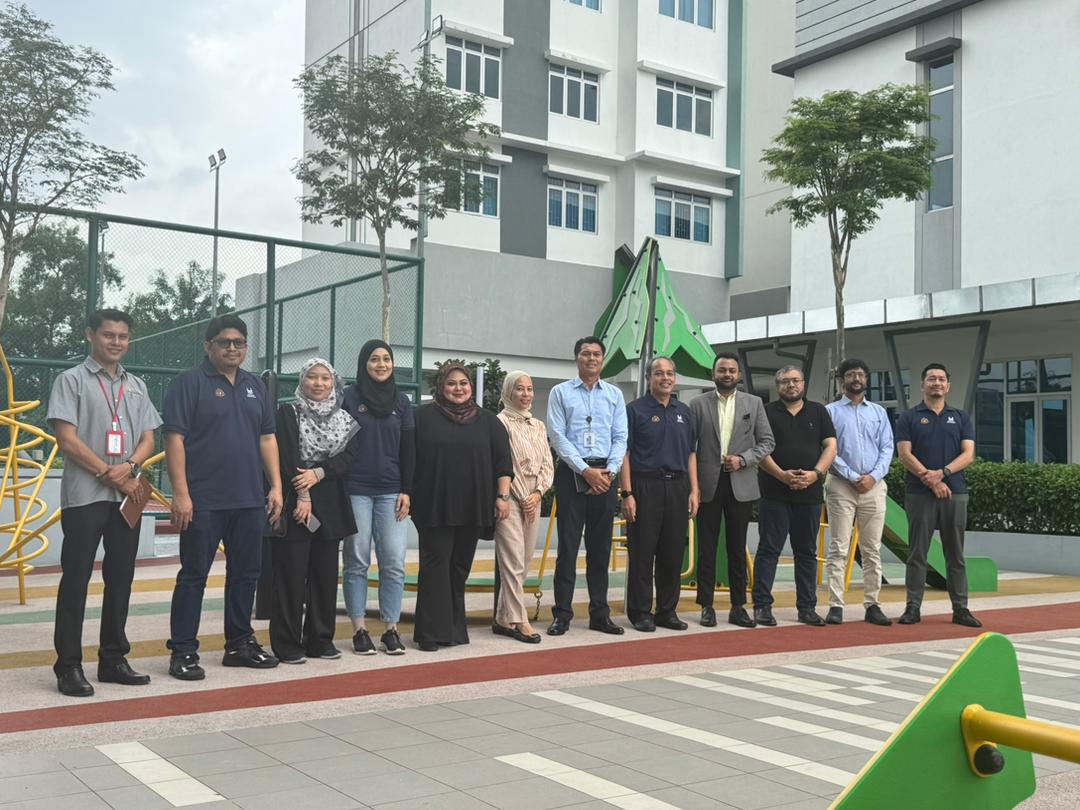 PMRC_Ltd's tweet photo. PMRC team visited the PR1MA Affordable Housing Project in Malaysia to learn about its model for improving housing affordability. The team reviewed PR1MA’s development and delivery approach to assess how similar solutions could help strengthen Pakistan’s housing market. https://t.co/MNx1PHI7Vu