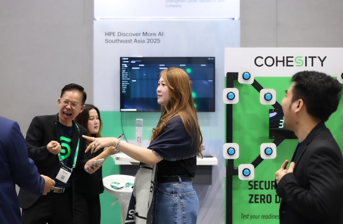 HPE_APAC's tweet image. Innovation happens when technology meets real-world challenges. 
At #HPEDiscover More AI Southeast Asia 2025, our customers showcased how AI, hybrid cloud, and data-driven solutions are transforming their businesses. 
From demos to insightful booth discussions, every exchange…