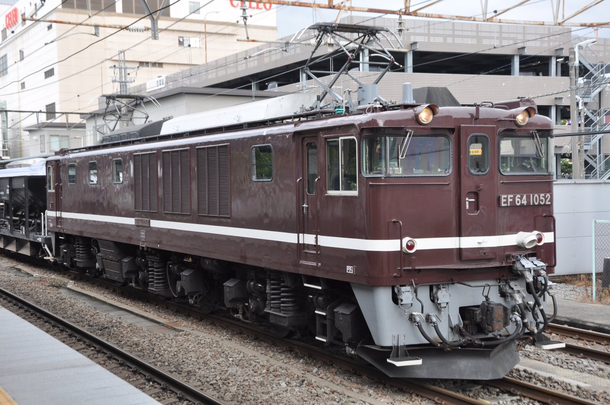 茶色のロクヨン。
EF64 37 高 2004.5.1 高崎運転所
EF64 41 長野 2007.6.11 明科
EF64 1001 高運 1987.8.1 高崎機関区
EF64 1052 高 2019.7.4 甲府