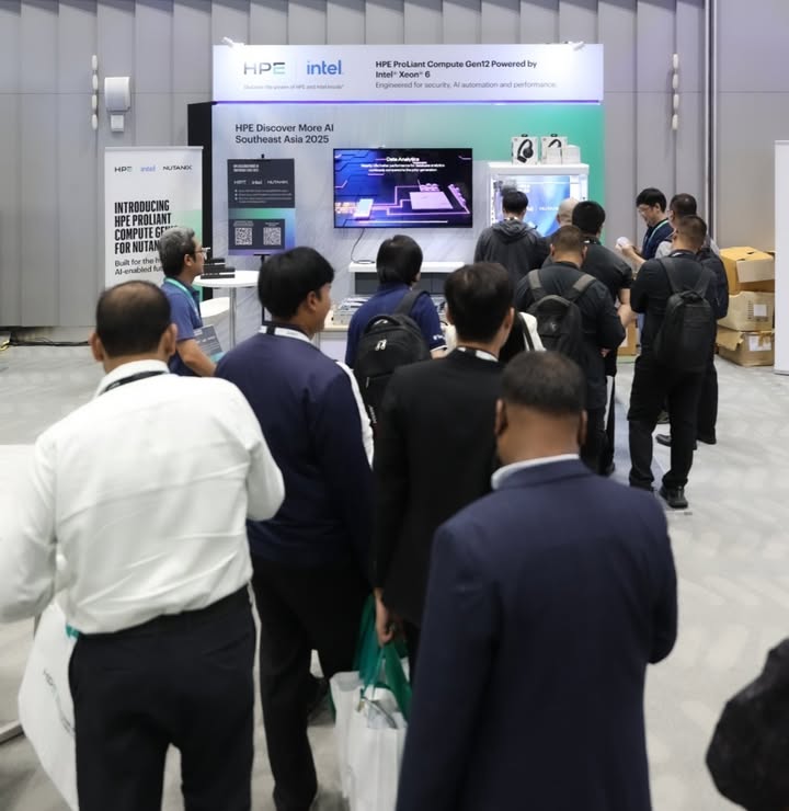 HPE_APAC's tweet image. Innovation happens when technology meets real-world challenges. 
At #HPEDiscover More AI Southeast Asia 2025, our customers showcased how AI, hybrid cloud, and data-driven solutions are transforming their businesses. 
From demos to insightful booth discussions, every exchange…