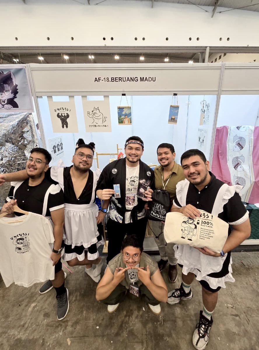 sundewboy's tweet image. Thank you everyone for your support and enthusiasm, and a special thanks to all my friends who volunteered to help ❤️ I couldn’t have done it without you. Sending love to all, including those who supported me online and couldn’t make it in person 🥹