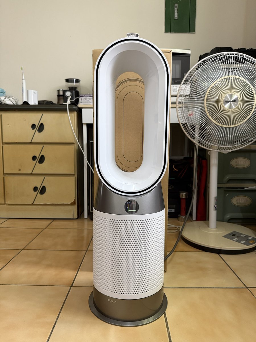 在1111特價11111買了一台dyson hot+cool purifier，為了即將到來的寒冬！