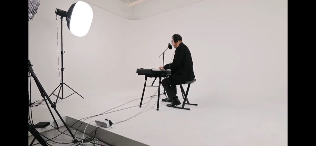 韓国🇰🇷からオファー頂いて撮影してきました！

趣味のDTMを活かして脱サラ
作編曲家、音楽講師になって
YouTube登録者2万人超えて
音楽ユニット結成してMV作ったら7万再生超え
それが韓国のプロデューサーの目にとまり
相方とソウルに撮影に行くって

僕の人生面白い😆