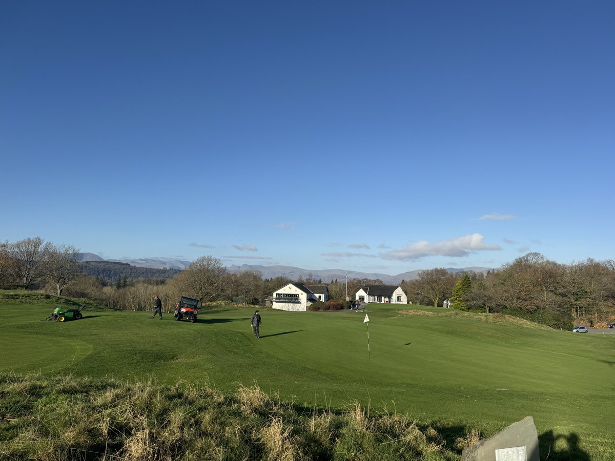 WindermereGolf's tweet image. ☀️ We’re delighted to see the sun shining again in Windermere after a few wet weeks! 

The team are out maintaining the course to keep it in top condition through the Winter period. 💪 

#sun #mondaymotivation #golfcourse #greenkeeping