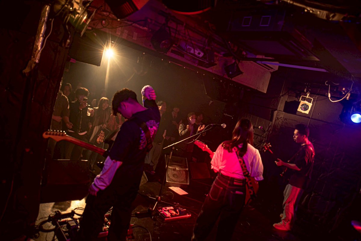 larasatie_band's tweet photo. 2025/11/15@新宿head power

ララサティデビューライブ

お越しいただきありがとうございました🎸✨
最高の演者様とたくさんのお客様に見守っていただきデビューを迎えました！
出演してくださった皆様
そしてお越しいただいた最古参の皆様方に
恩返しできるよう足を止めず駆け抜けて行きます🛵💨 https://t.co/23nfh3CXdB