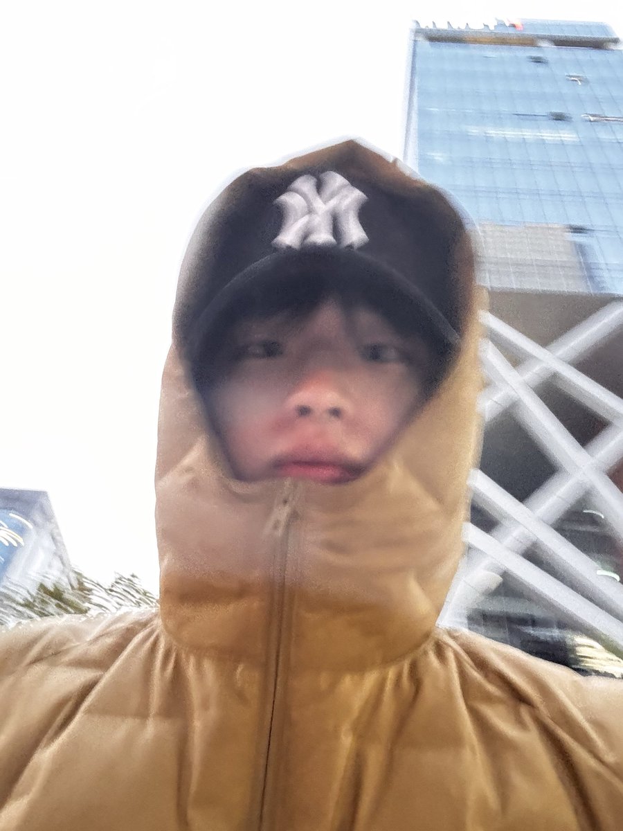 pagaehun's tweet photo. 안뇽 https://t.co/veQM7ZunZG